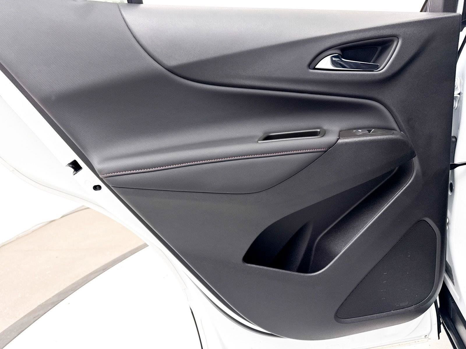 Used 2024 Chevrolet Equinox RS FWD image 31