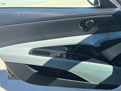 Used 2025 Hyundai Elantra Limited image 20