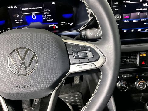 Used 2024 Volkswagen Taos SE w/ Panoramic Sunroof Package AWD/4WD image 15