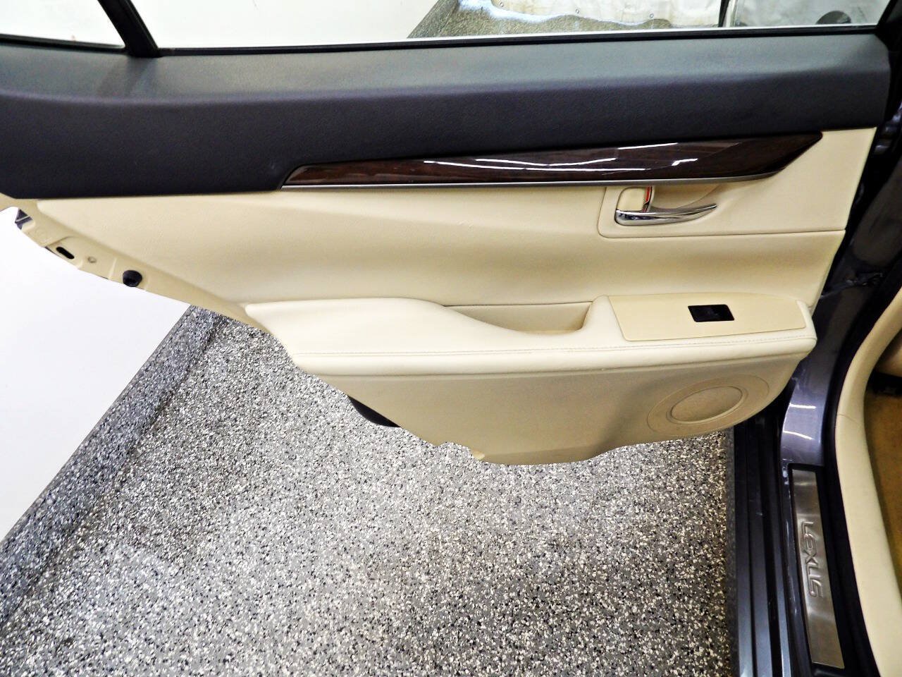 Used 2015 Lexus ES 350 w/ Premium Package FWD image 9