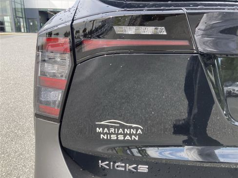 New 2025 Nissan Kicks SR image 11