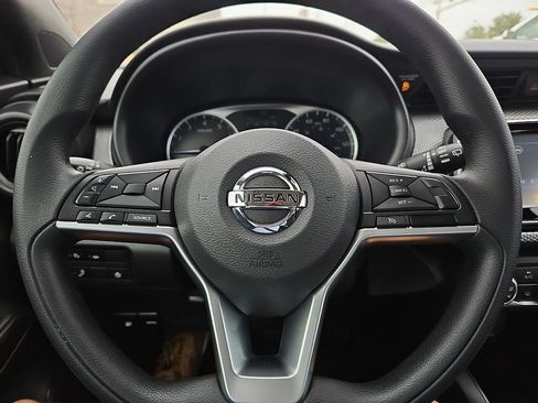 Used 2020 Nissan Kicks S FWD image 30