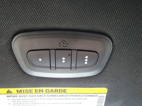 Used 2025 Chrysler Pacifica Limited FWD image 38