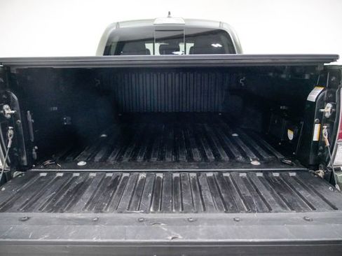 Used 2022 Toyota Tacoma TRD Off-Road w/ TRD Premium Off Road Package AWD/4WD image 13