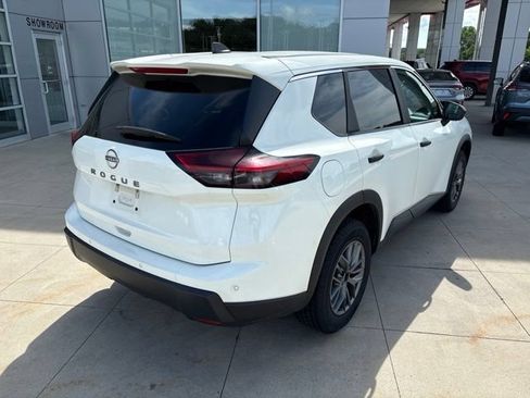 Used 2024 Nissan Rogue S FWD image 7