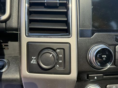 Used 2017 Ford F150 Lariat w/ Equipment Group 502A Luxury AWD/4WD image 13