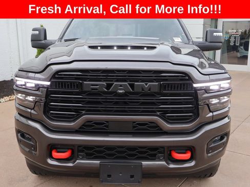 Used 2025 RAM 2500 Laramie AWD/4WD image 2