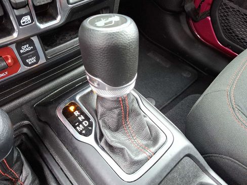 Used 2022 Jeep Wrangler Unlimited Rubicon w/ Cold Weather Group image 17