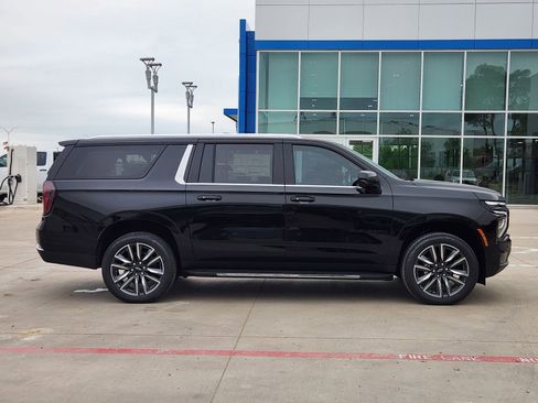 New 2026 Chevrolet Suburban LS w/ LS Custom Edition AWD/4WD image 7