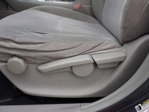 Used 2011 Toyota Highlander 2WD image 19