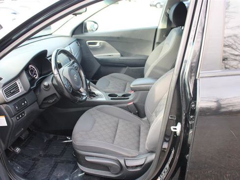 Used 2019 Kia Niro LX image 11