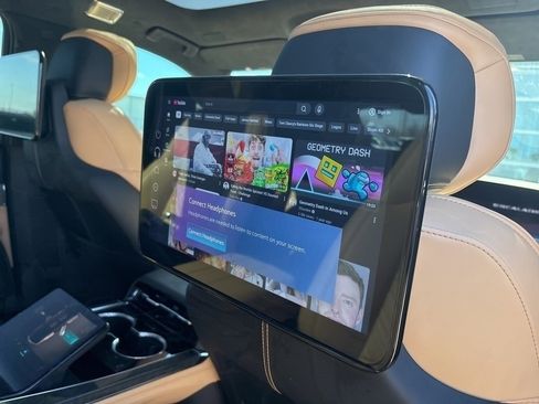 Used 2025 Cadillac Escalade IQ Sport 2 image 9