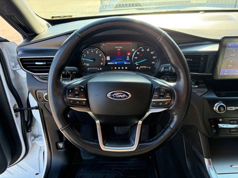 Used 2020 Ford Explorer Limited image 18