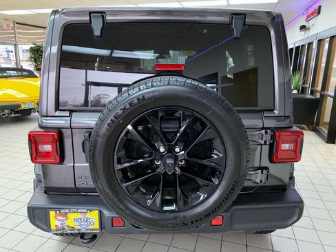 Used 2025 Jeep Wrangler Unlimited Sahara image 5
