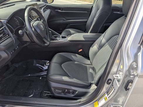 Used 2024 Toyota Camry SE w/ Convenience Package image 17