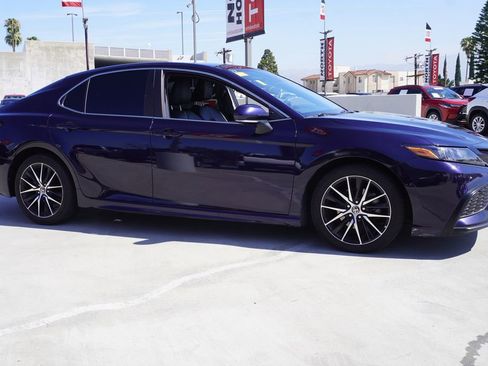 Used 2022 Toyota Camry SE w/ Convenience Package image 6