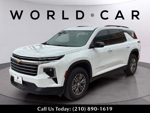 Used 2025 Chevrolet Traverse LT FWD image 10