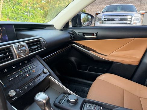 Used 2017 Lexus IS 200t image 11