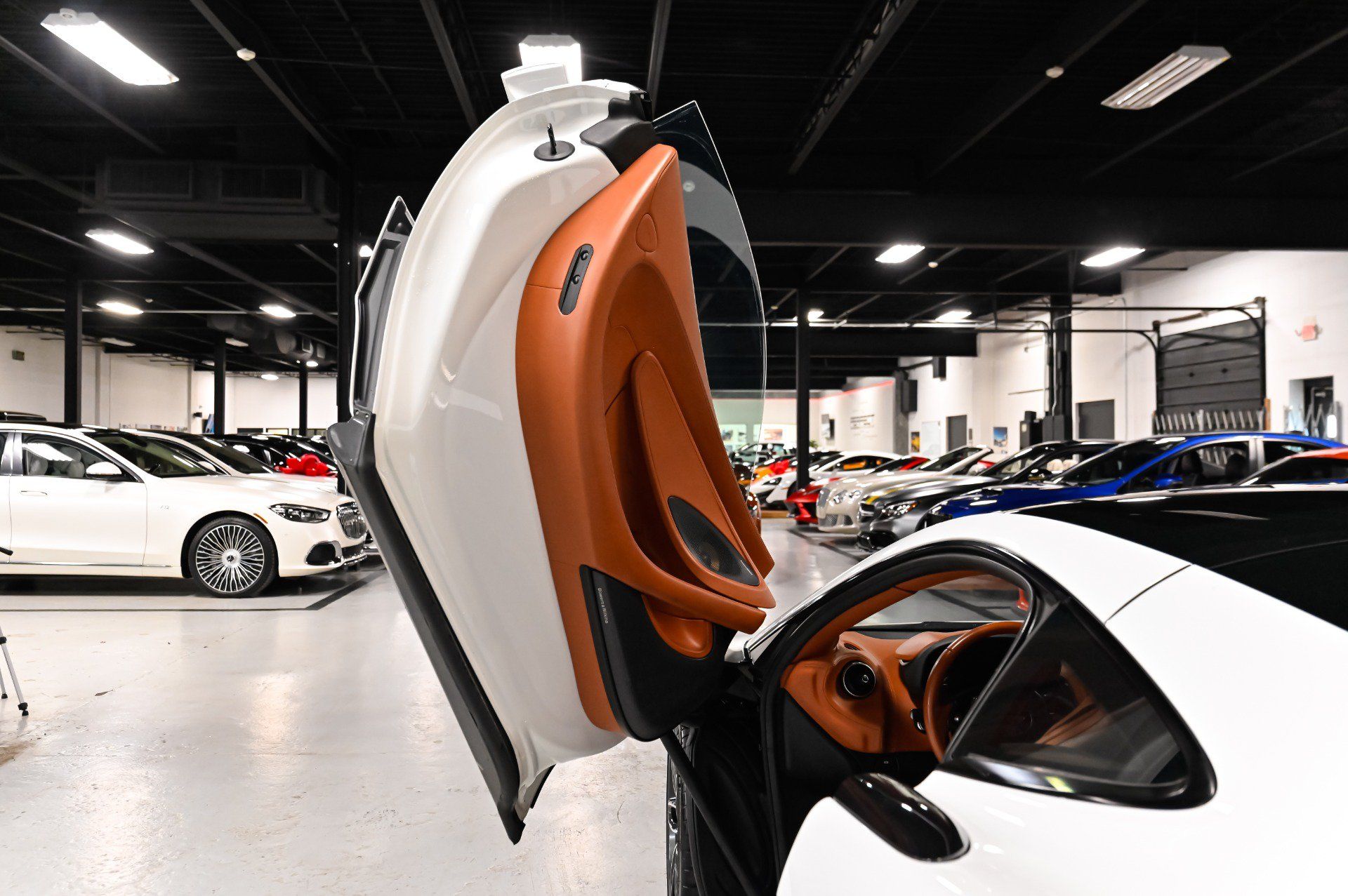 Used 2017 McLaren 570S RWD image 3