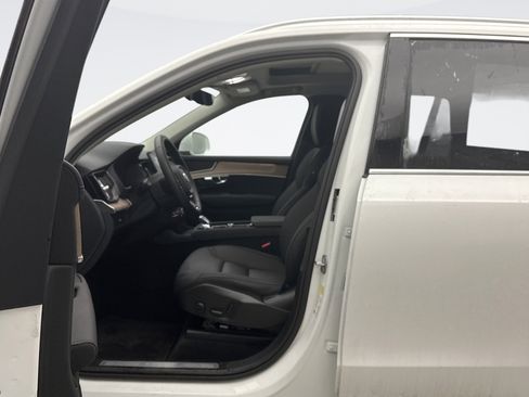 Used 2025 Volvo XC90 B6 Plus image 8