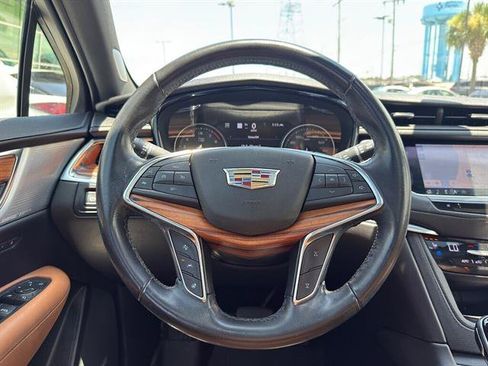 Used 2020 Cadillac XT5 Premium Luxury AWD/4WD image 14