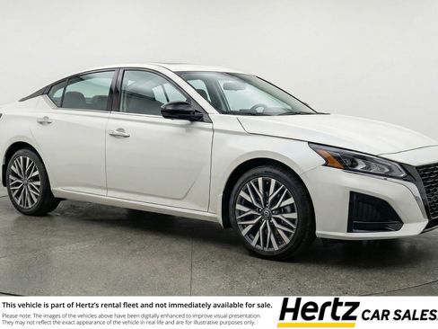 Used 2025 Nissan Altima 2.5 SV image 1