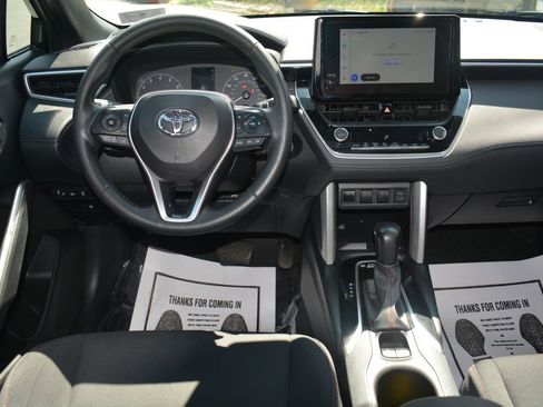 Used 2024 Toyota Corolla Cross AWD Hybrid w/ Moonroof Package image 3