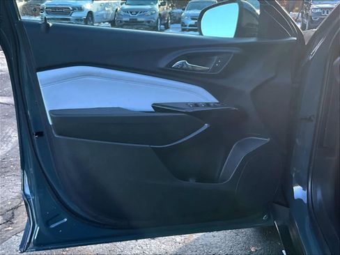 Used 2025 Chevrolet Trax LT image 9