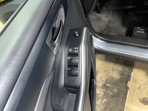 Used 2023 Toyota Highlander XLE image 23