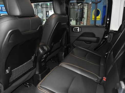 Used 2024 Jeep Wrangler Unlimited Sahara w/ Technology Group image 30