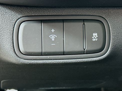 Used 2025 Hyundai Venue SEL FWD image 17