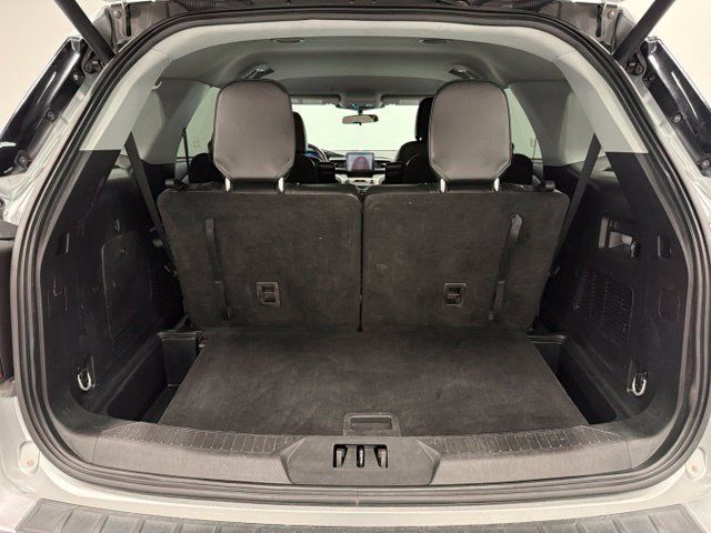 Used 2024 Ford Explorer XLT w/ Equipment Group 202A AWD/4WD image 30