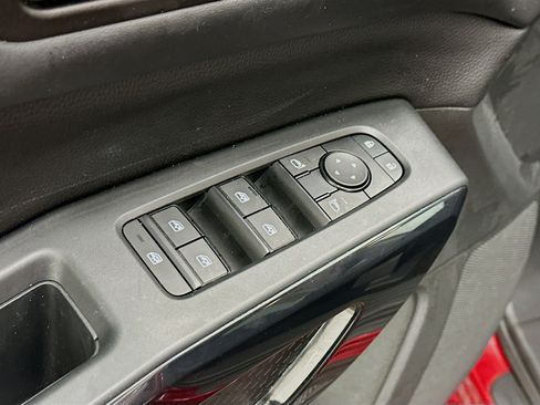 Used 2023 Nissan Pathfinder SV image 15