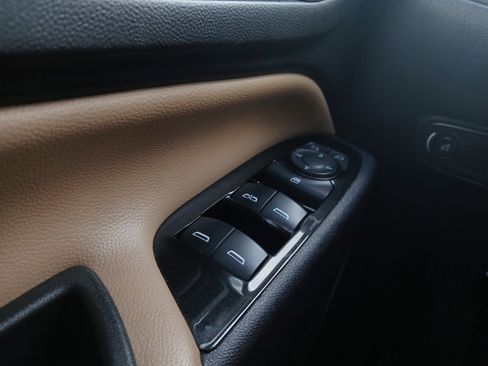 Used 2024 Chevrolet Equinox Premier image 18