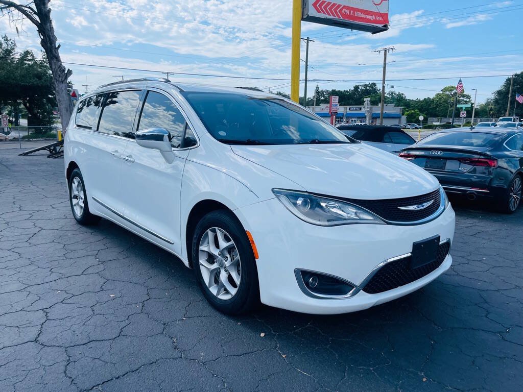 Used 2020 Chrysler Pacifica Limited FWD image 2