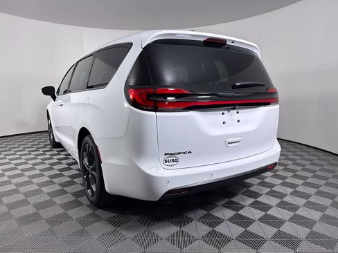 New 2026 Chrysler Pacifica Select FWD image 22