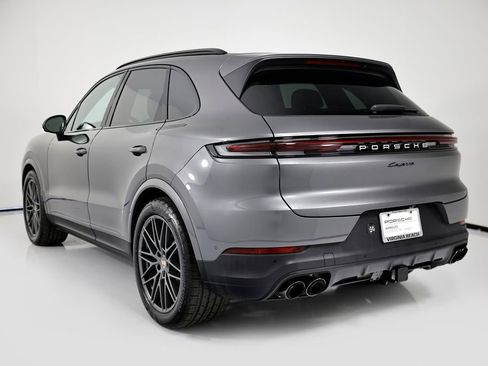 Certified 2025 Porsche Cayenne AWD/4WD image 3