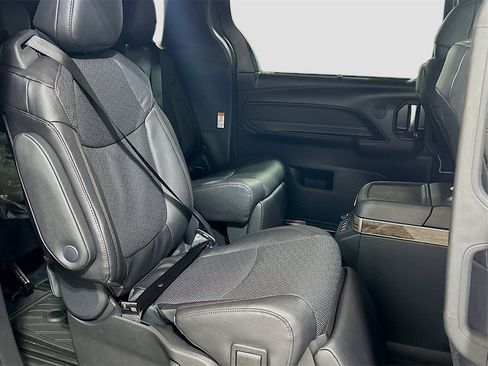 New 2026 Toyota Sienna Platinum image 29