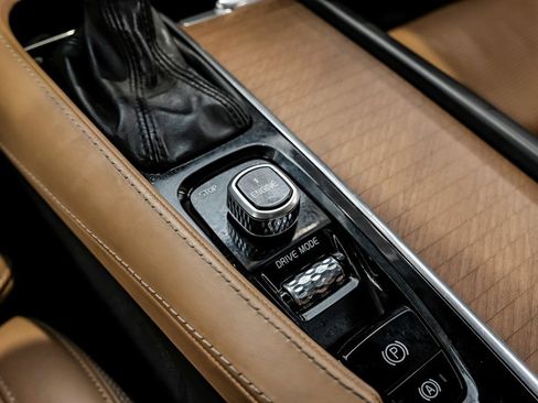 Used 2017 Volvo S90 T6 Inscription w/ Vision Package image 33