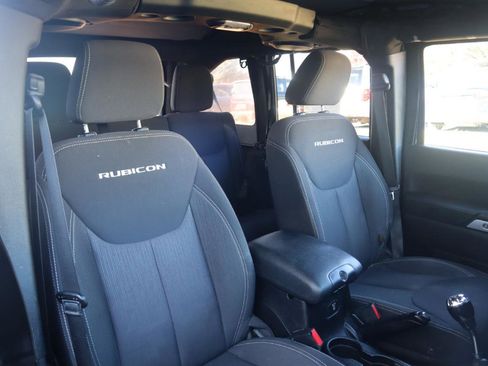 Used 2014 Jeep Wrangler Unlimited Rubicon w/ Connectivity Group AWD/4WD image 39