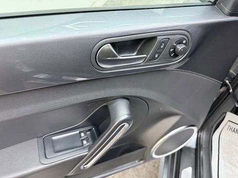 Used 2012 Volkswagen Beetle 2.5 image 12