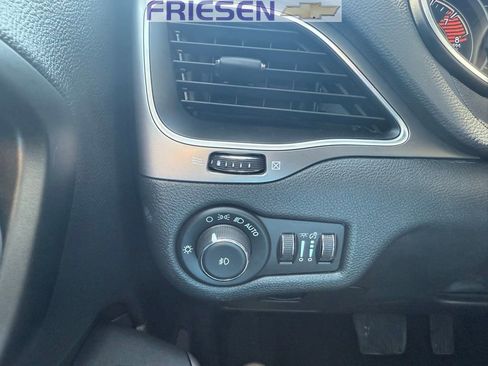 Used 2021 Jeep Cherokee Latitude Lux image 16