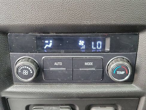 Used 2022 Chevrolet Traverse LT w/ LT Premium Package AWD/4WD image 17