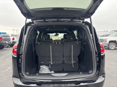 New 2026 Chrysler Pacifica Select image 10