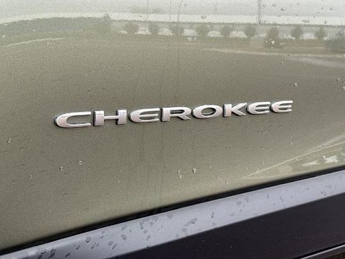 Used 2019 Jeep Cherokee Limited AWD/4WD image 20