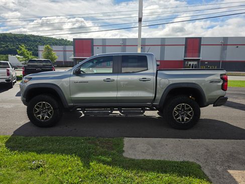 Used 2024 Chevrolet Colorado ZR2 w/ Technology Package AWD/4WD image 7
