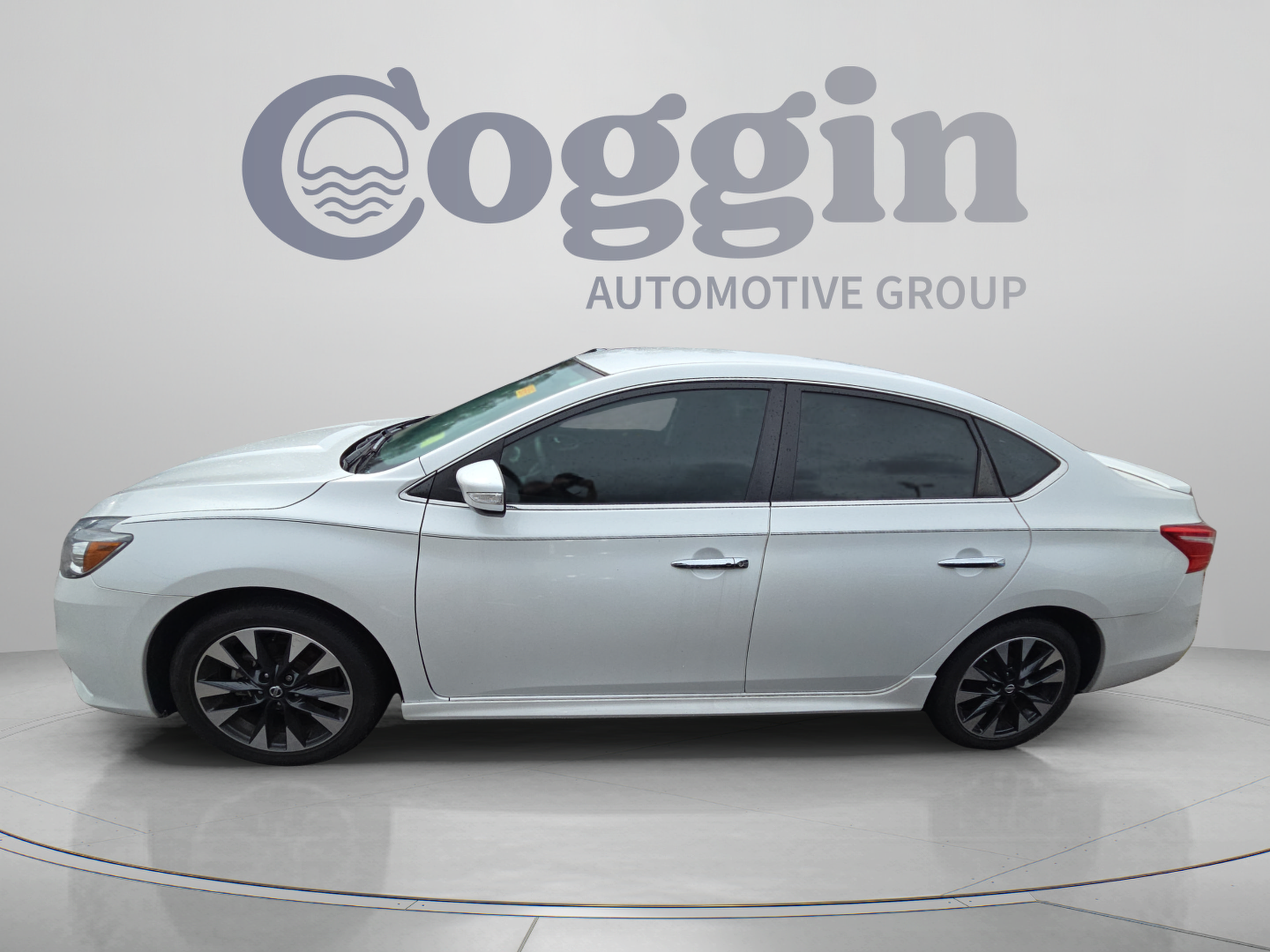Used 2019 Nissan Sentra SR FWD image 2