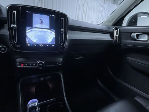 Used 2025 Volvo XC40 B5 Plus image 15