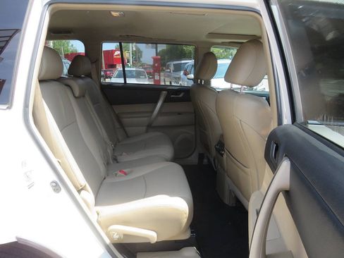 Used 2013 Toyota Highlander SE AWD/4WD image 21