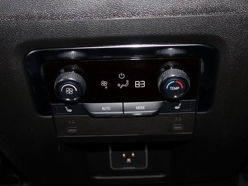 New 2025 Chevrolet Suburban High Country image 31